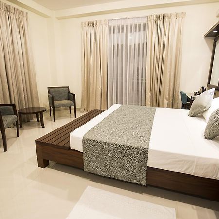 Grand 7 Hotel -Kesbewa Piliyandala Esterno foto