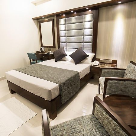 Grand 7 Hotel -Kesbewa Piliyandala Esterno foto