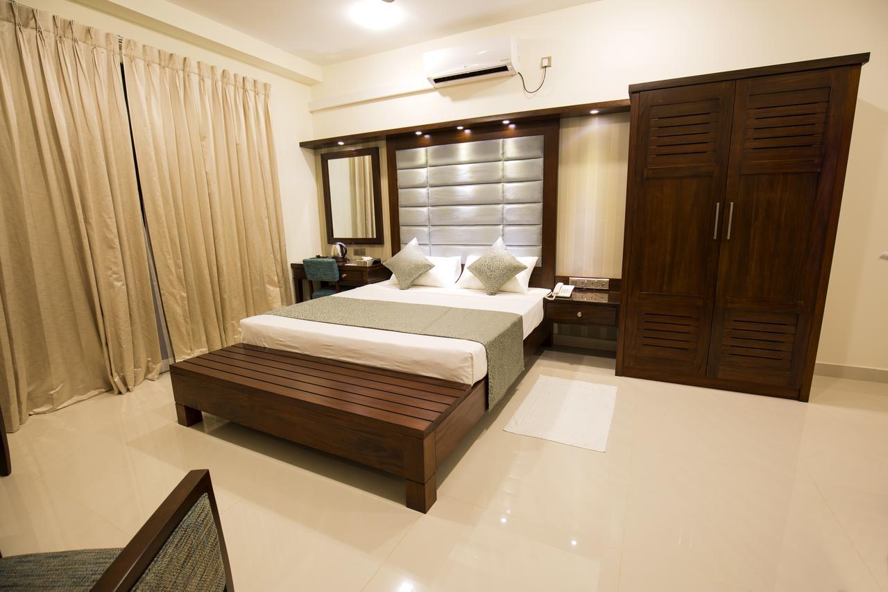 Grand 7 Hotel -Kesbewa Piliyandala Esterno foto