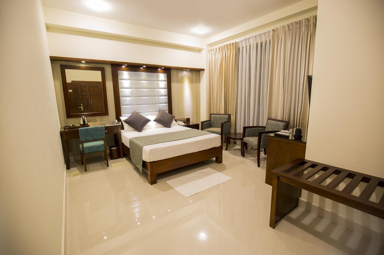 Grand 7 Hotel -Kesbewa Piliyandala Esterno foto