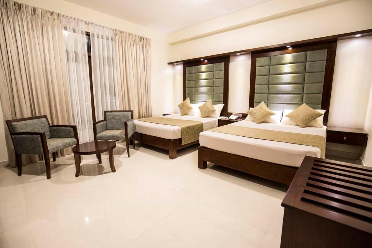 Grand 7 Hotel -Kesbewa Piliyandala Esterno foto